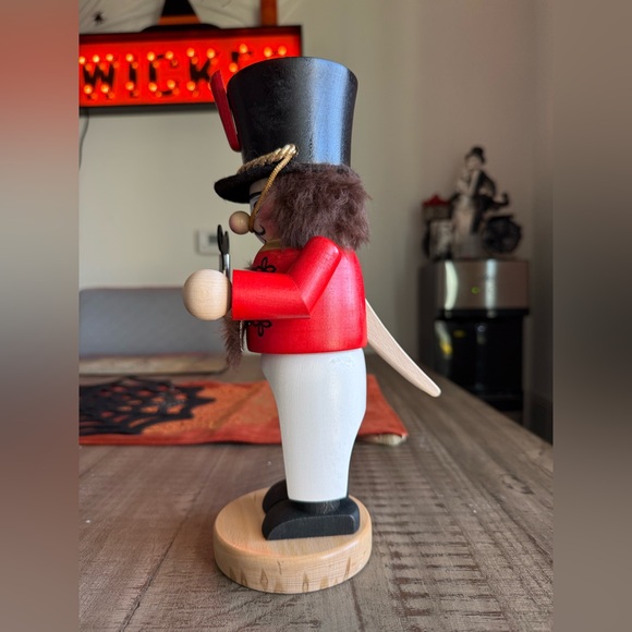 Nutcracker - Picture 2 of 8